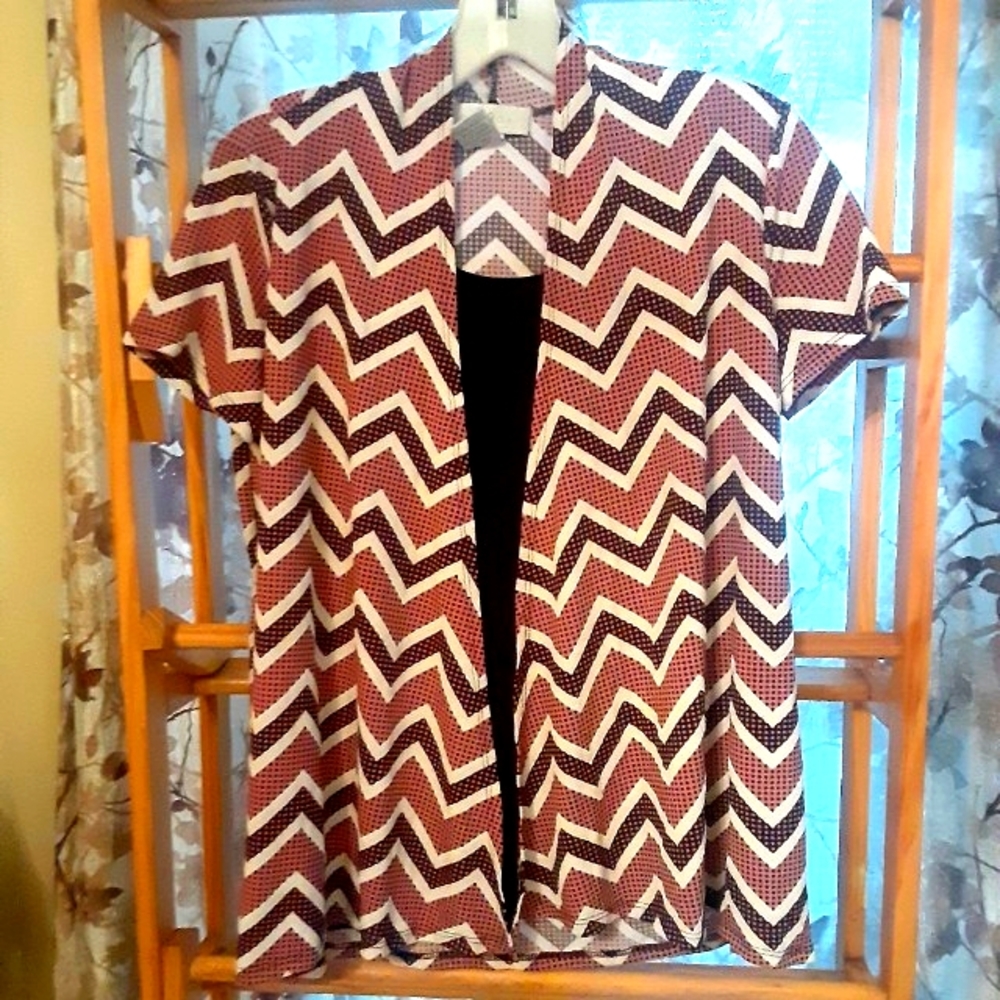 Beautiful pink/black/white top by Emma & Olive